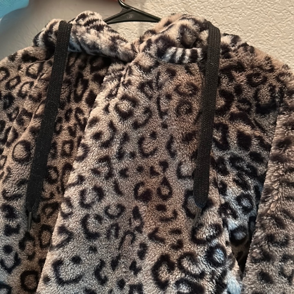Montana co cheetah sweatshirt